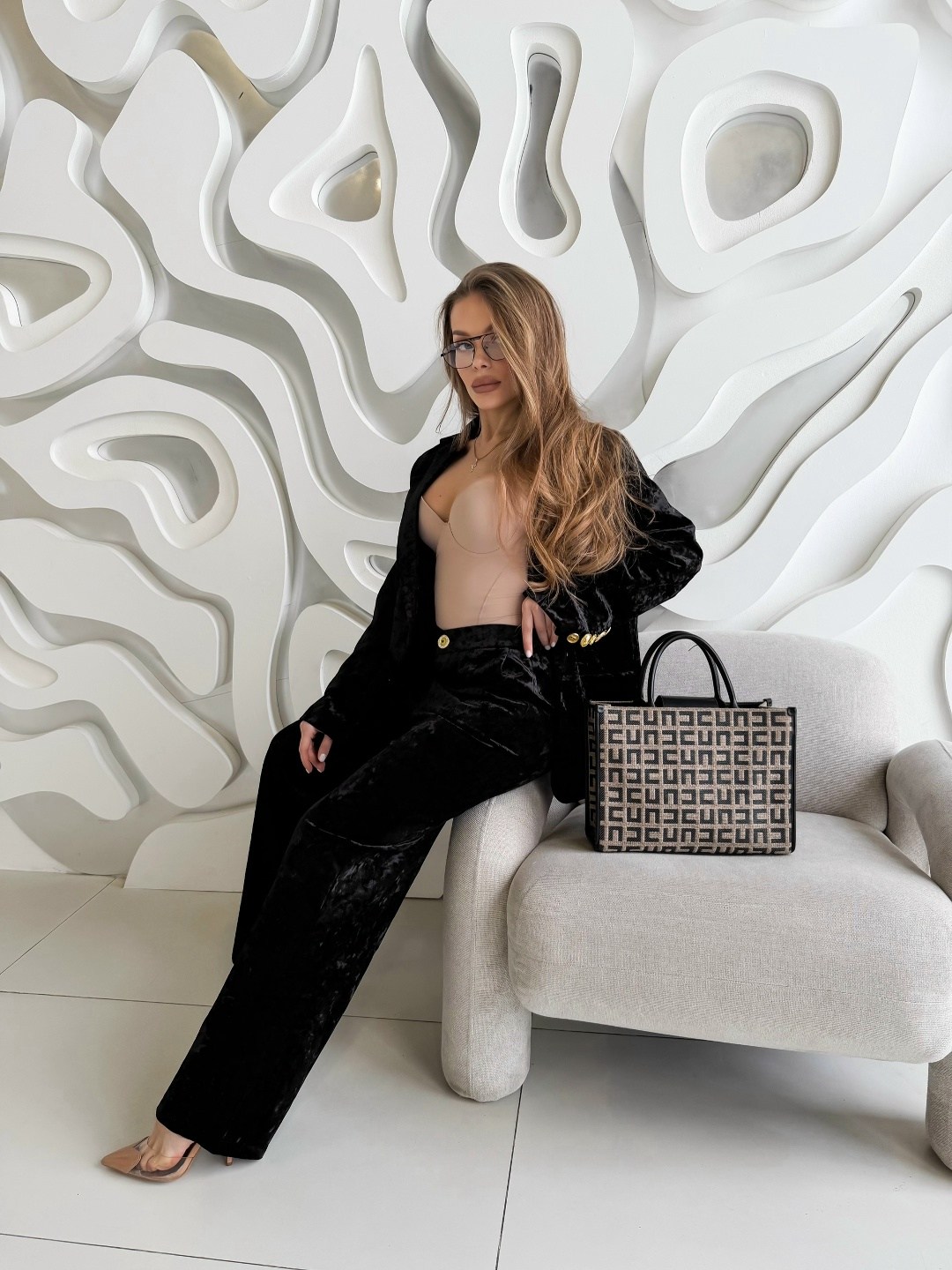 велюровый костюм,брючный костюм,костюм бархатный,костюм брючный бархатный классический,костюм женский