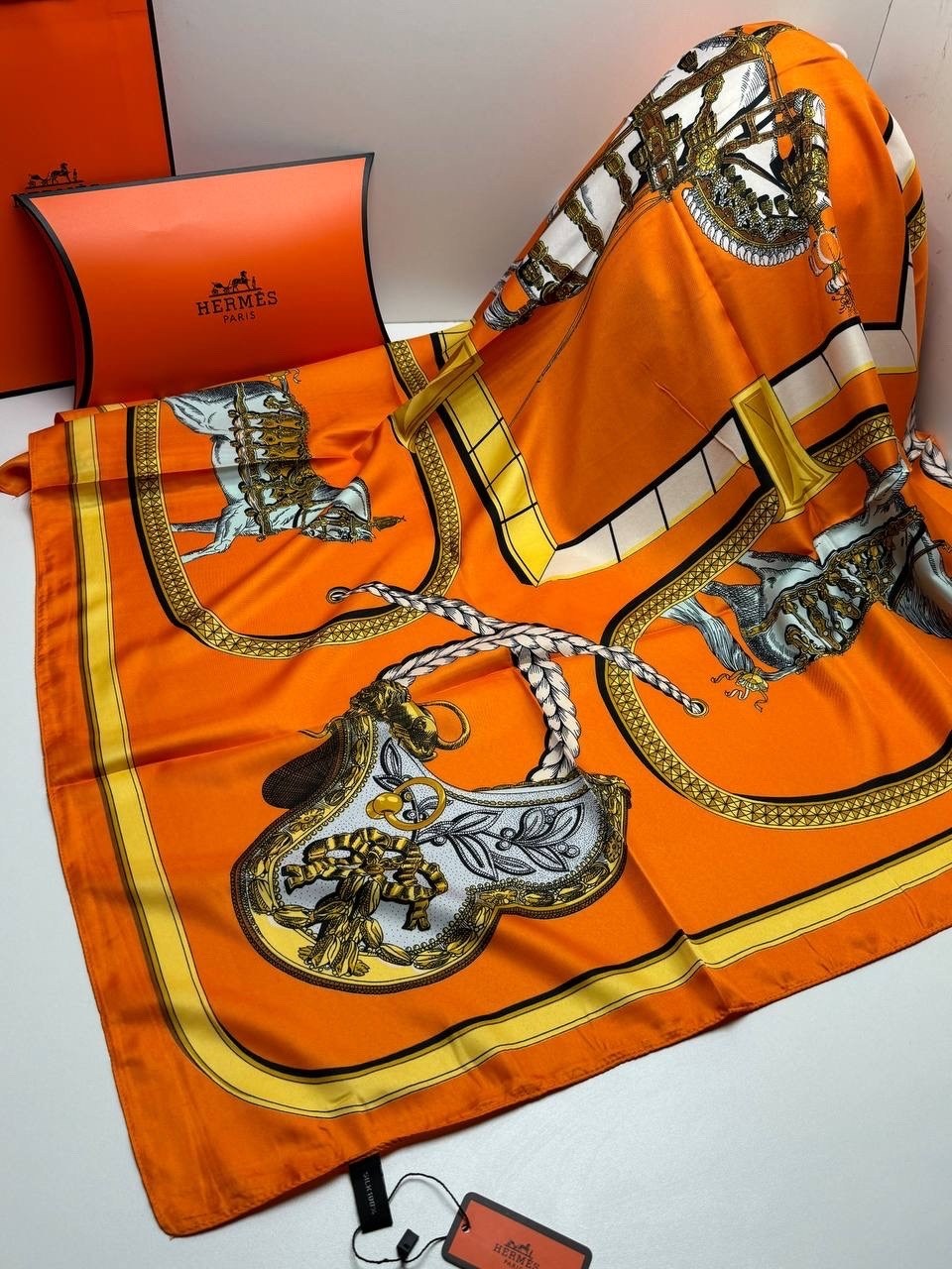 шелковый платок hermes,платки hermes,большой шелковый платок hermes,брендовый женский платок hermes,платок шейный hermes