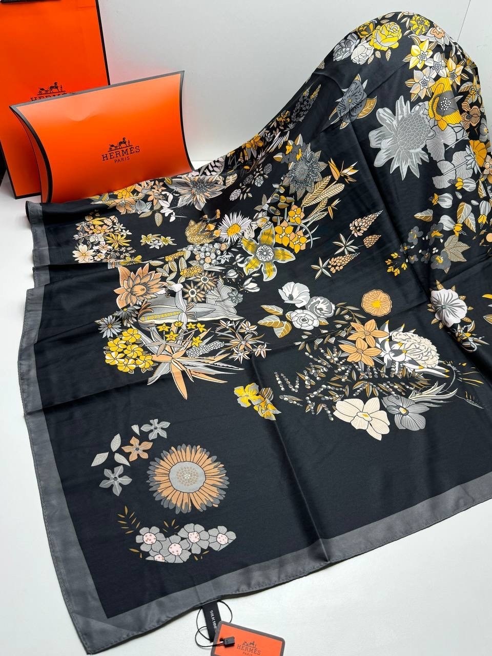 шелковый платок hermes,платки hermes,большой шелковый платок hermes,брендовый женский платок hermes,платок шейный hermes