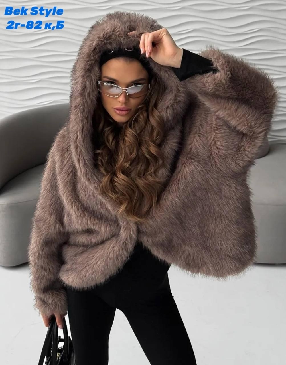 женская шуба,женская шуба из цельного натурального лисьего меха, черная шуба с капюшоном,меховое пальто с капюшоном,шуба с капюшоном,шуба с капюшоном зимняя