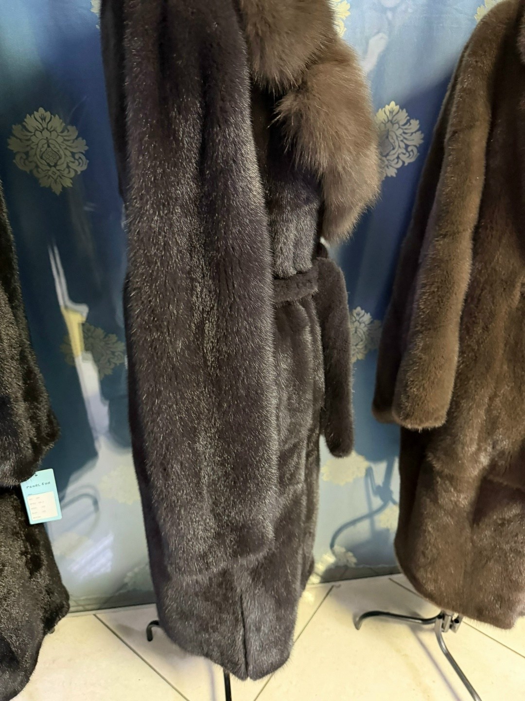 шуба из норки nafa коричневая с капюшоном соболь,шуба норковая nafa с капюшоном из соболя,шуба норковая с соболиным воротником,шуба норковая nafa коричневая с соболем,шуба из норки nafa черная с капюш