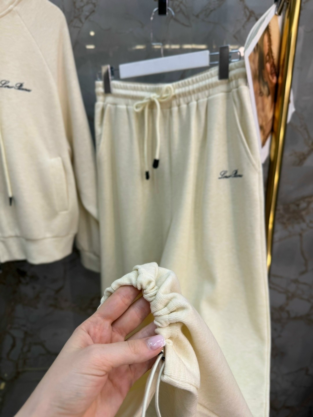 loro piana женский бежевый костюм premium,женский спортивный костюм,кашемировый костюм loro piana,костюм бежевый,спортивные костюм