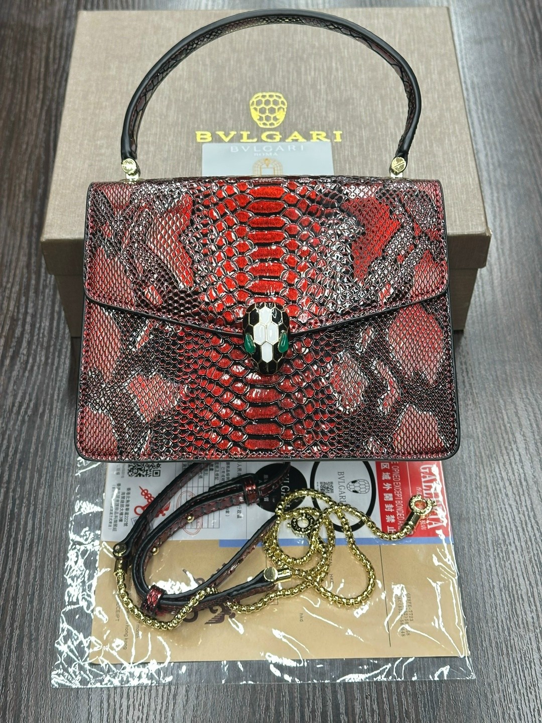 сумка bvlgari,булгари сумка,белая сумка булгари,женская кожаная сумка bvlgari serpenti forever mini белая,bvlgari сумка на плечо