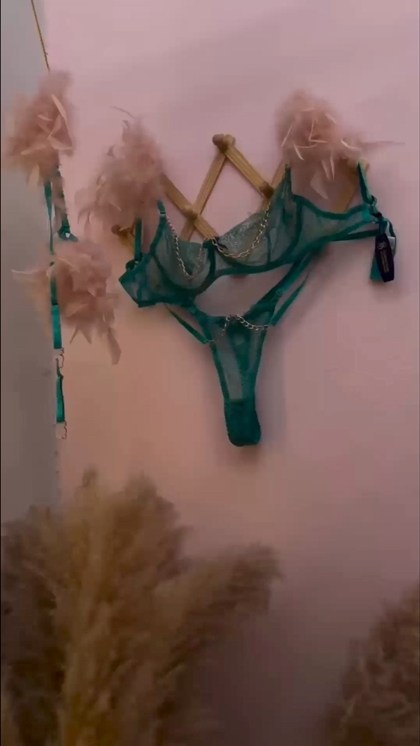 нижнего белья комплект,комплект кружевного нижнего белья,комплект сексуального нижнего белья,комплект нижнего белья с перьями,комплект женского нижнего белья