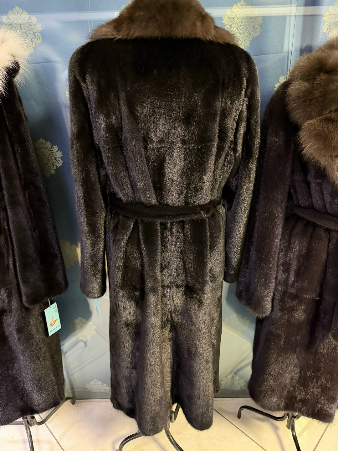 шуба норковая с соболиным воротником,норковая шуба с соболем,шуба норковая,шуба из норки nafa черная с капюшоном из соболя,шуба норковая с английским воротником из соболя