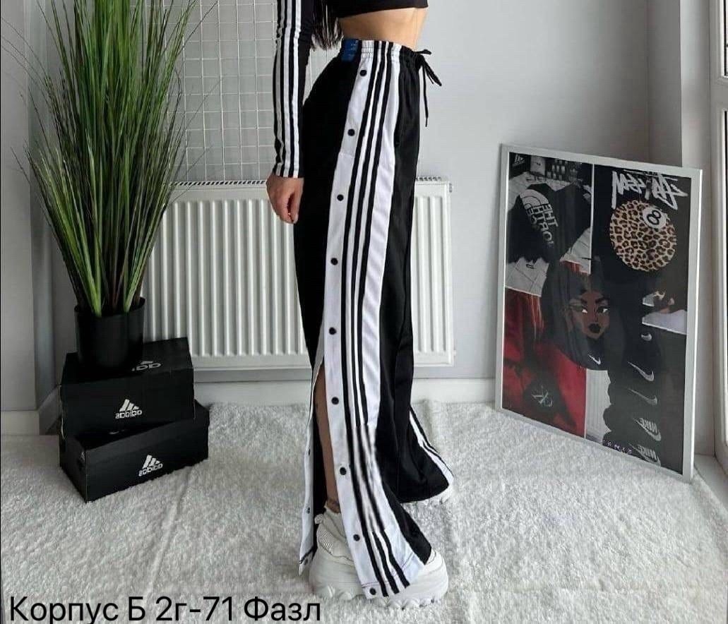 женская спортивная одежда широкие спортивные штаны с ломпасами,женские брюки черные,широкие спортивные штаны с ломпасами,штаны черные,штаны адидас широкие