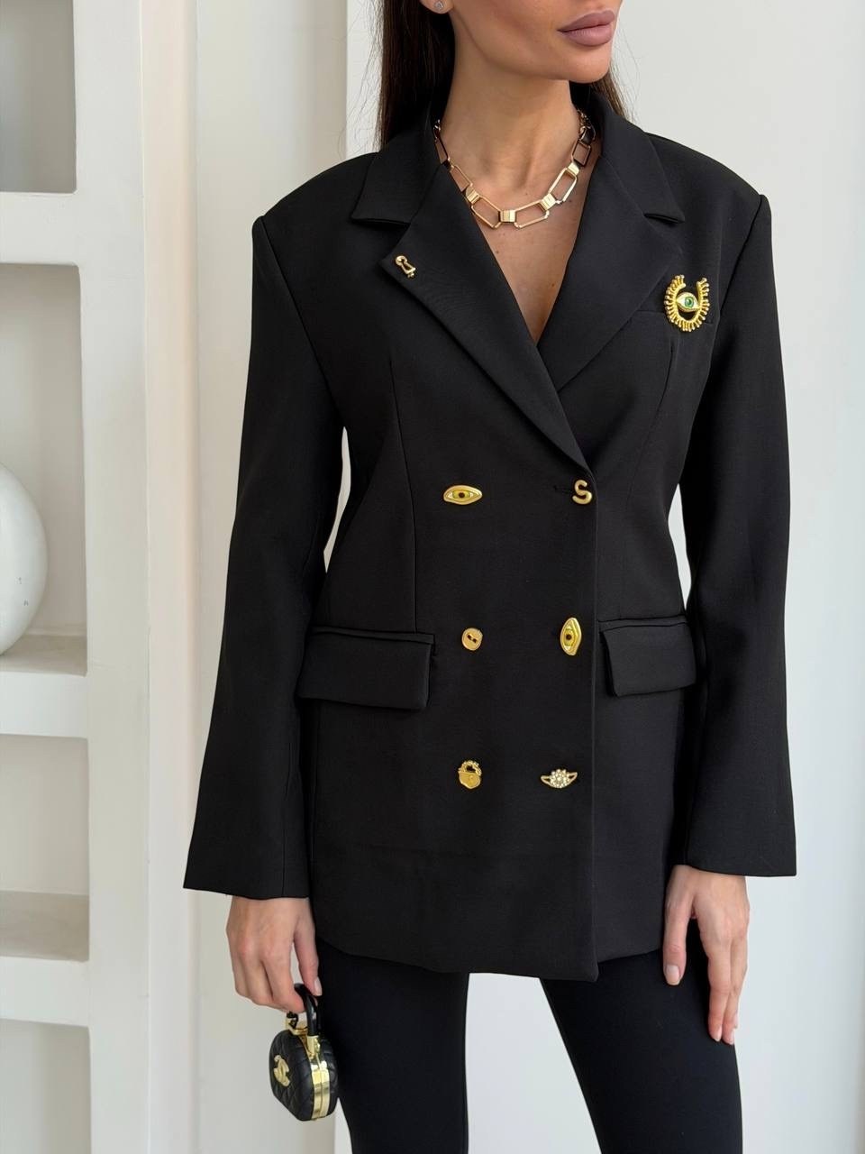 белый пиджак с золотыми пуговицами,женский классический двубортный пиджак с металлическими львиными пуговицами,пиджак женский с металлическими пуговицами,дизайнерский пиджак женский классический двубо