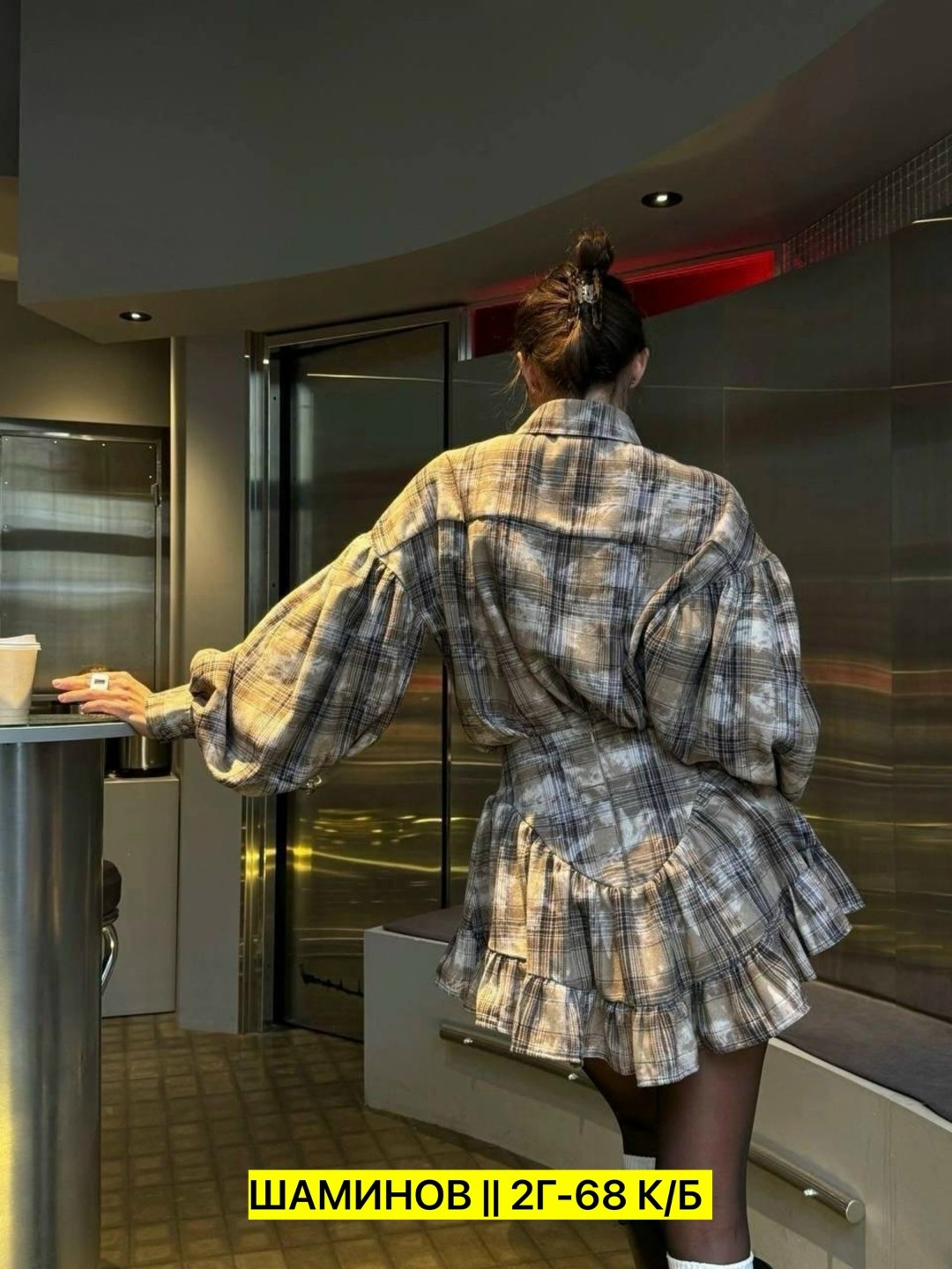 юбочный костюм в клетку mr.sam,костюм тренд 2025 года,женский костюм с юбкой и рубашкой,костюм юбка с рубашкой в клетку,трендовый костюм рубашка + юбка-шорты в клетку
