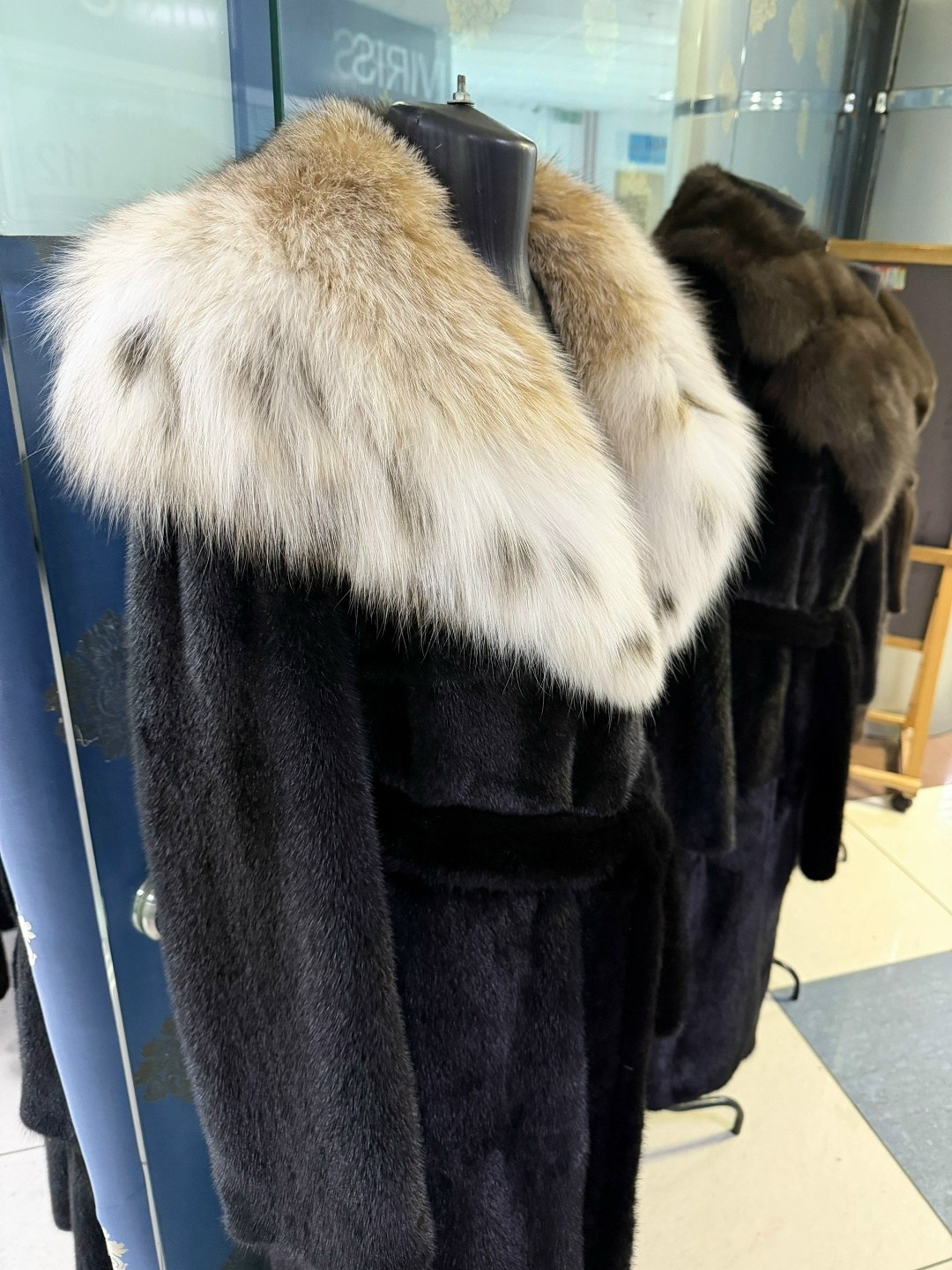 шубы блэкглама с капюшоном рысь,шуба норковая с рысью,шуба норковая с капюшоном с рысью,норковая шуба с капюшоном из рыси,шуба норковая блэкглама с рысью