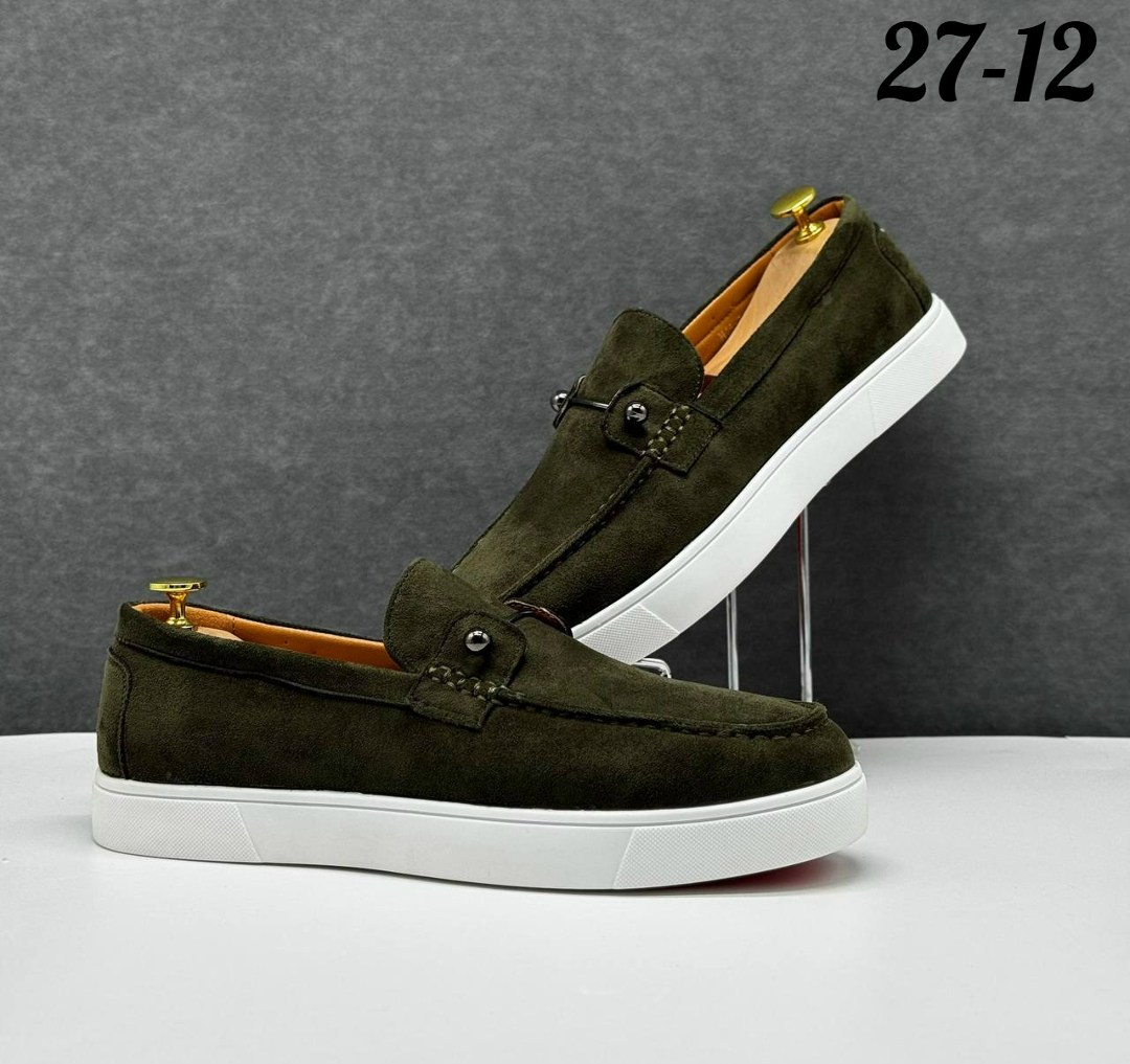 лоферы мужские замшевые loro piana suede lux olive,,лоферы мужские loro piana,лоферы мужские замшевые с белой подошвой,мужские лоферы замшевые