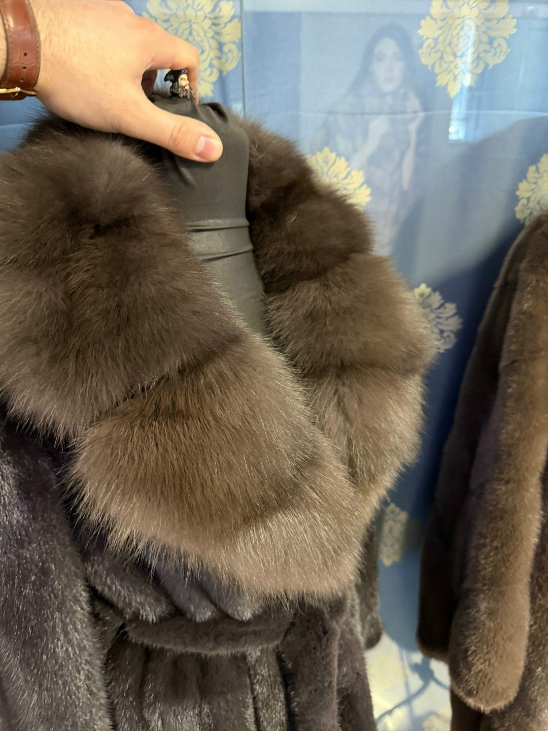 шуба из норки nafa коричневая с капюшоном соболь,шуба норковая nafa с капюшоном из соболя,шуба норковая с соболиным воротником,шуба норковая nafa коричневая с соболем,шуба из норки nafa черная с капюш