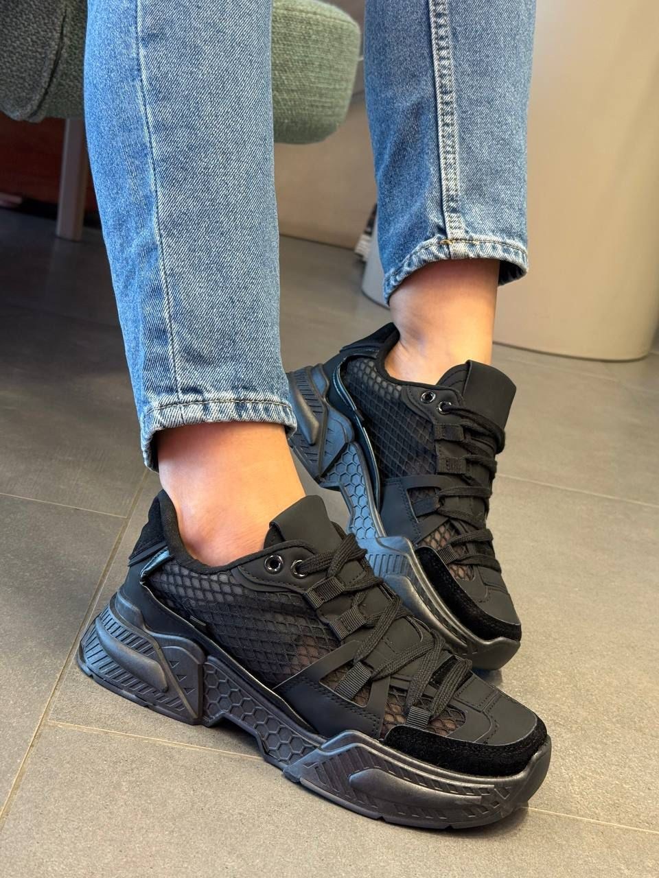 ,кроссовки женские,черные кроссовки,модные кроссовки,массивные кроссовки