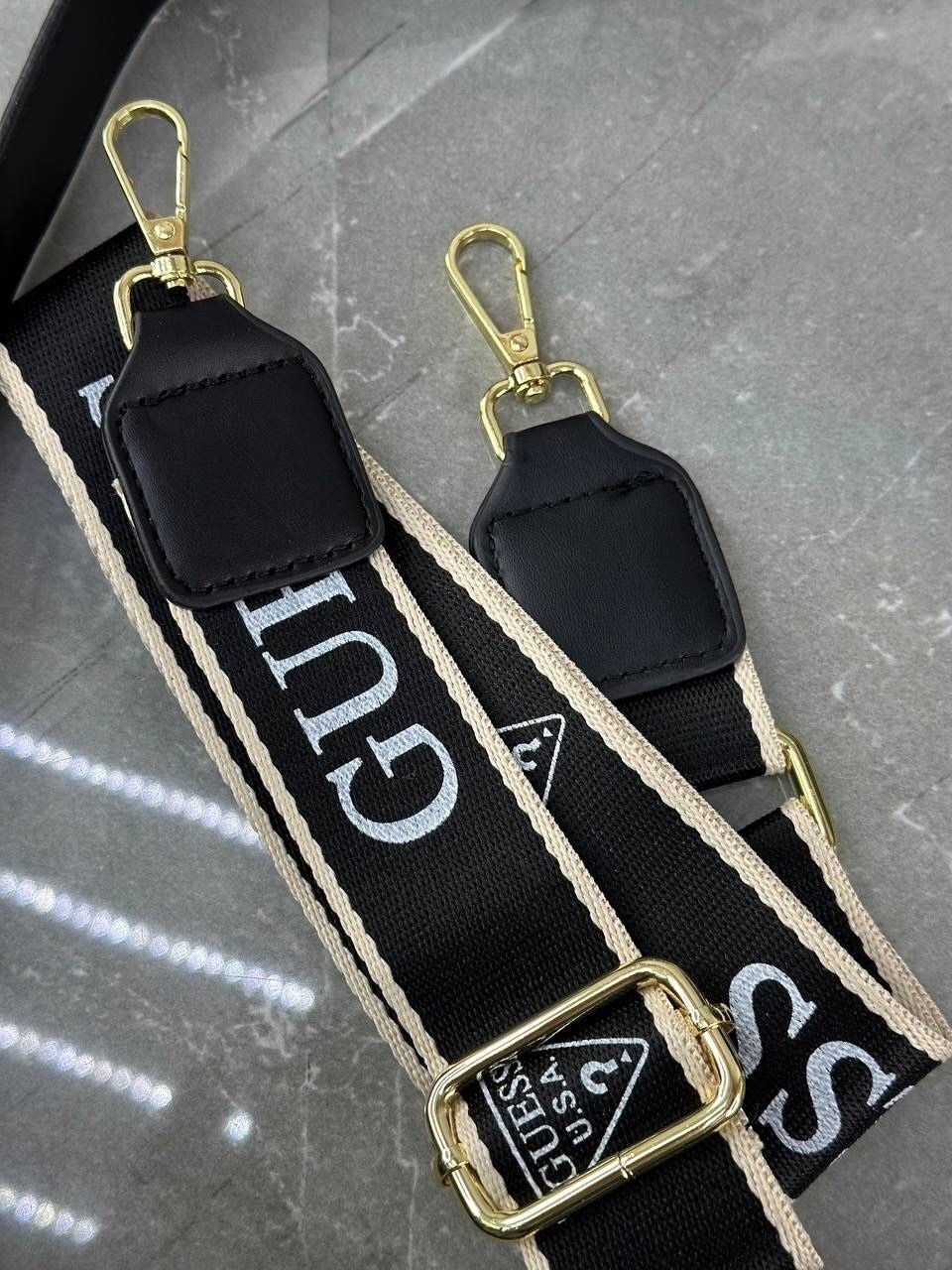 сумка женская guess,сумка седло guess,сумка guess,сумка на плечо кросс-боди guess,сумка guess женская через плечо