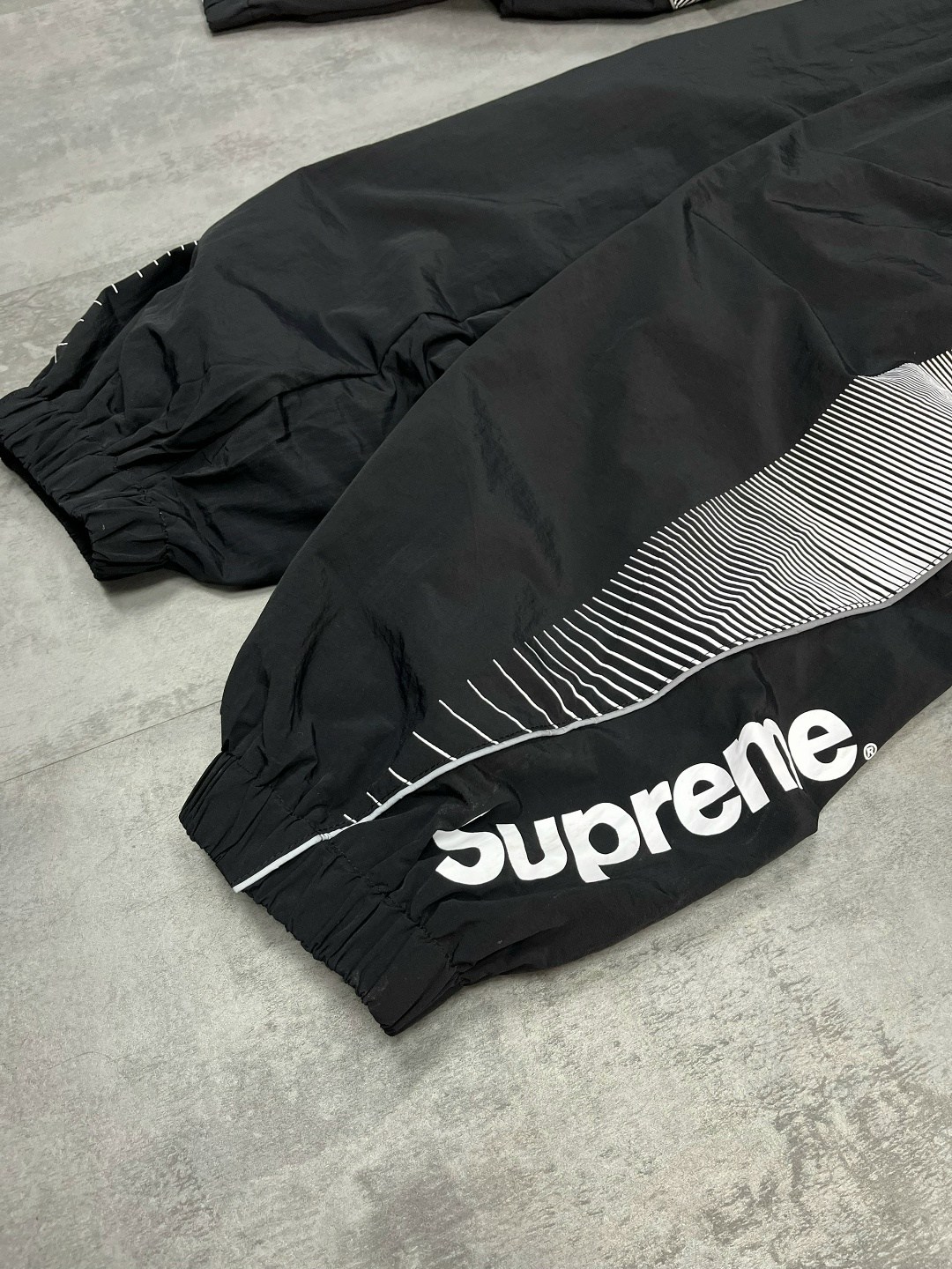 спортивные костюмы supreme x umbro,спортивный костюм umbro supreme,спортивный костюм supreme,спортивная одежда supreme,куртка supreme x umbro track jacket 'black'