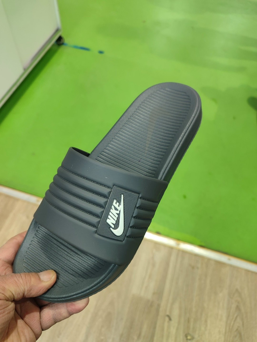 шлепки мужские,мужские шлепанцы,тапки мужские,найк мужские сандали шлепки,тапки найк акг