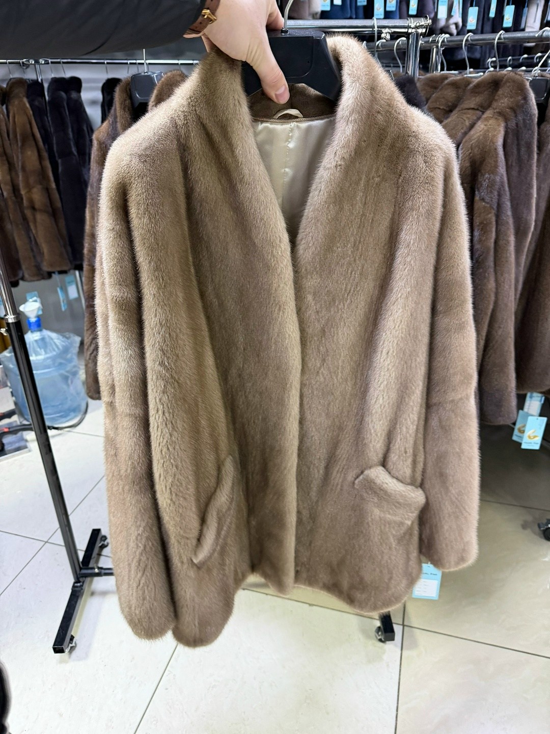 женская норковая шуба,женская шуба из натурального меха норки,норковая шуба,короткие норковые шубы,модные норковые шубы