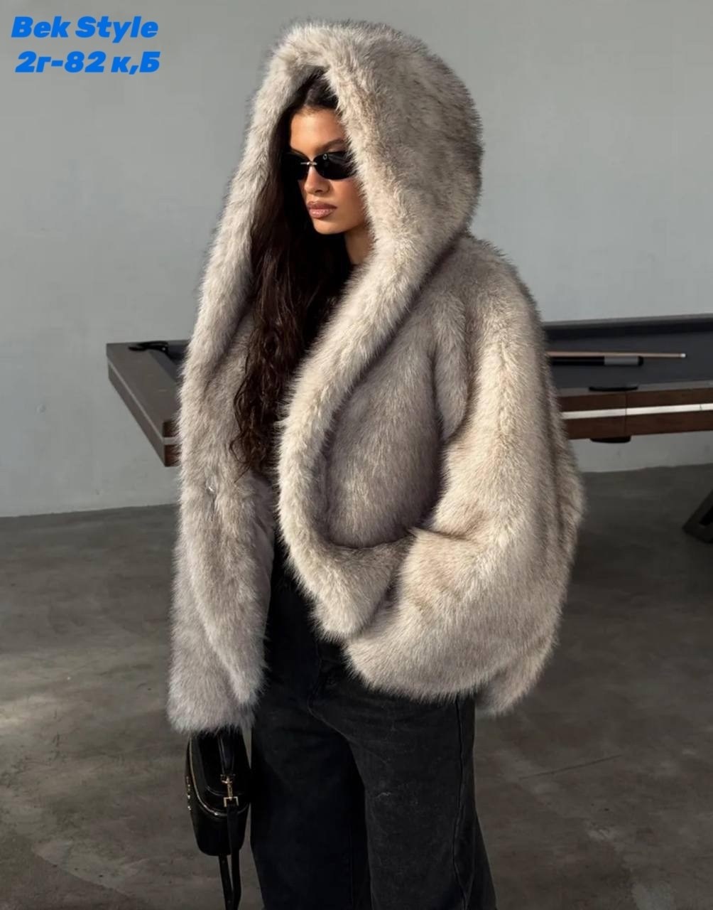 женская шуба,женская шуба из цельного натурального лисьего меха, черная шуба с капюшоном,меховое пальто с капюшоном,шуба с капюшоном,шуба с капюшоном зимняя