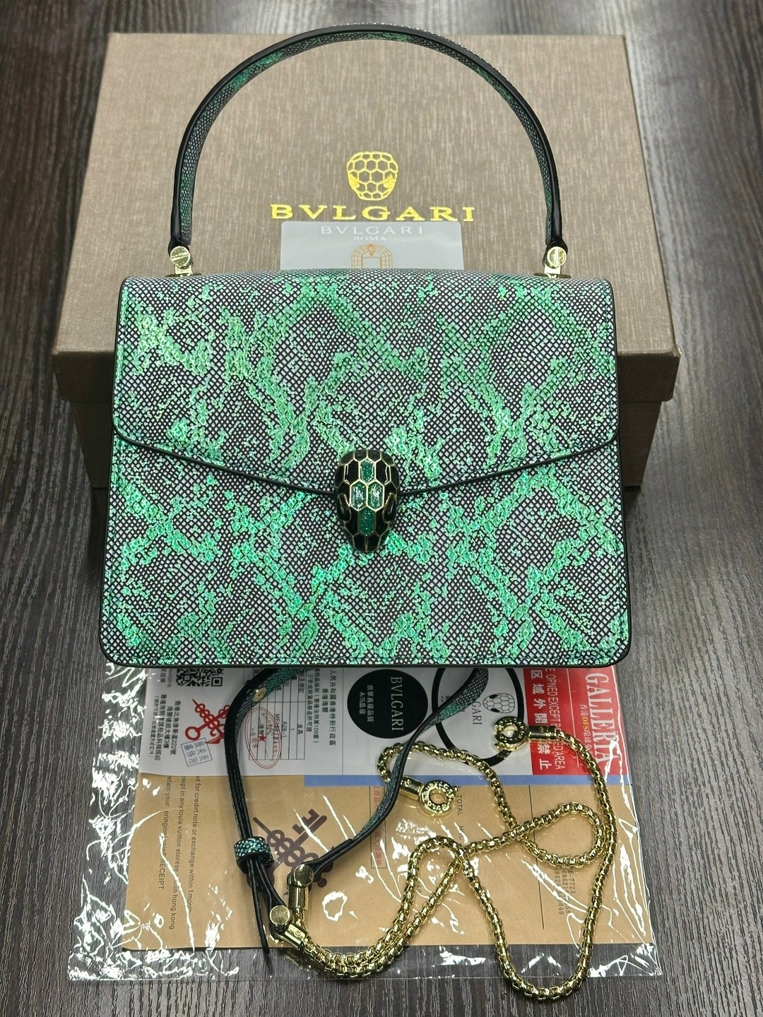 сумка bvlgari,булгари сумка,белая сумка булгари,женская кожаная сумка bvlgari serpenti forever mini белая,bvlgari сумка на плечо