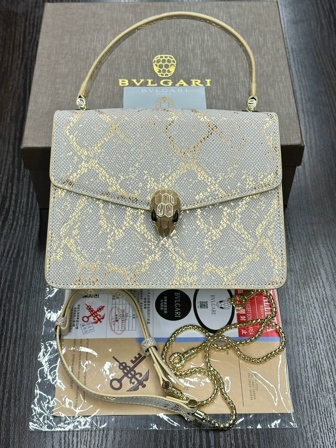 сумка bvlgari,булгари сумка,белая сумка булгари,женская кожаная сумка bvlgari serpenti forever mini белая,bvlgari сумка на плечо