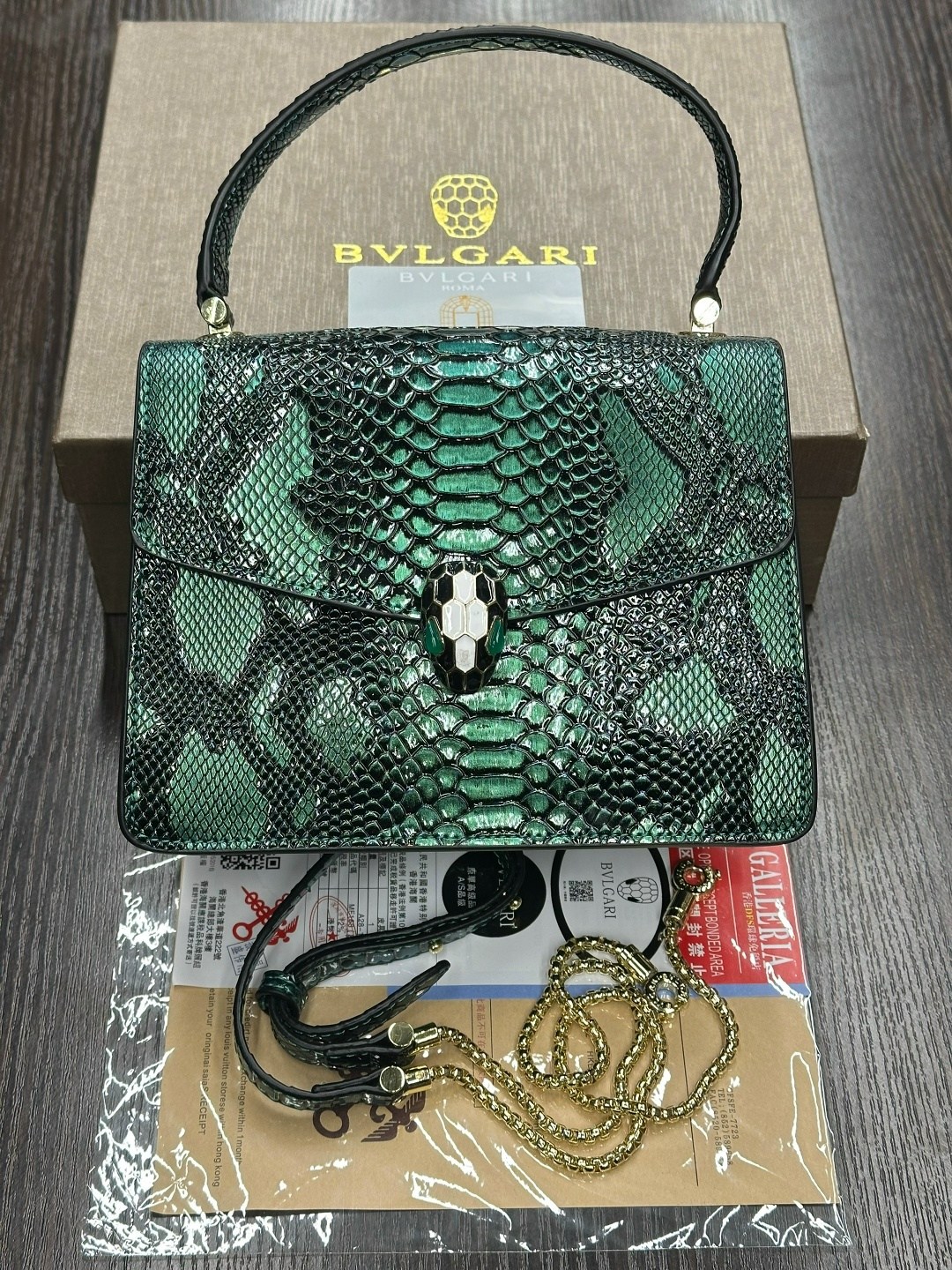 сумка bvlgari,булгари сумка,белая сумка булгари,женская кожаная сумка bvlgari serpenti forever mini белая,bvlgari сумка на плечо