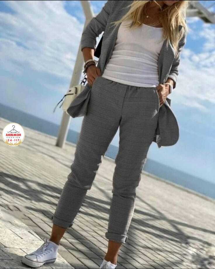 женский костюм двойка,женский летний костюм двойка,модные костюмы,блондинка в белом костюме брючном,стильные костюмы