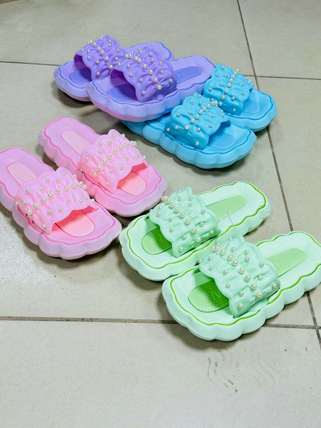 шлепки женские гипанис,,шлепанцы женские,тапочки модные,тапочки для девочек