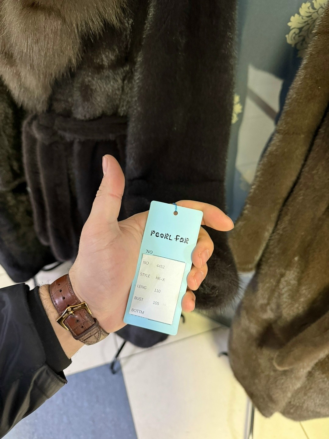 шуба из норки nafa коричневая с капюшоном соболь,шуба норковая nafa с капюшоном из соболя,шуба норковая с соболиным воротником,шуба норковая nafa коричневая с соболем,шуба из норки nafa черная с капюш