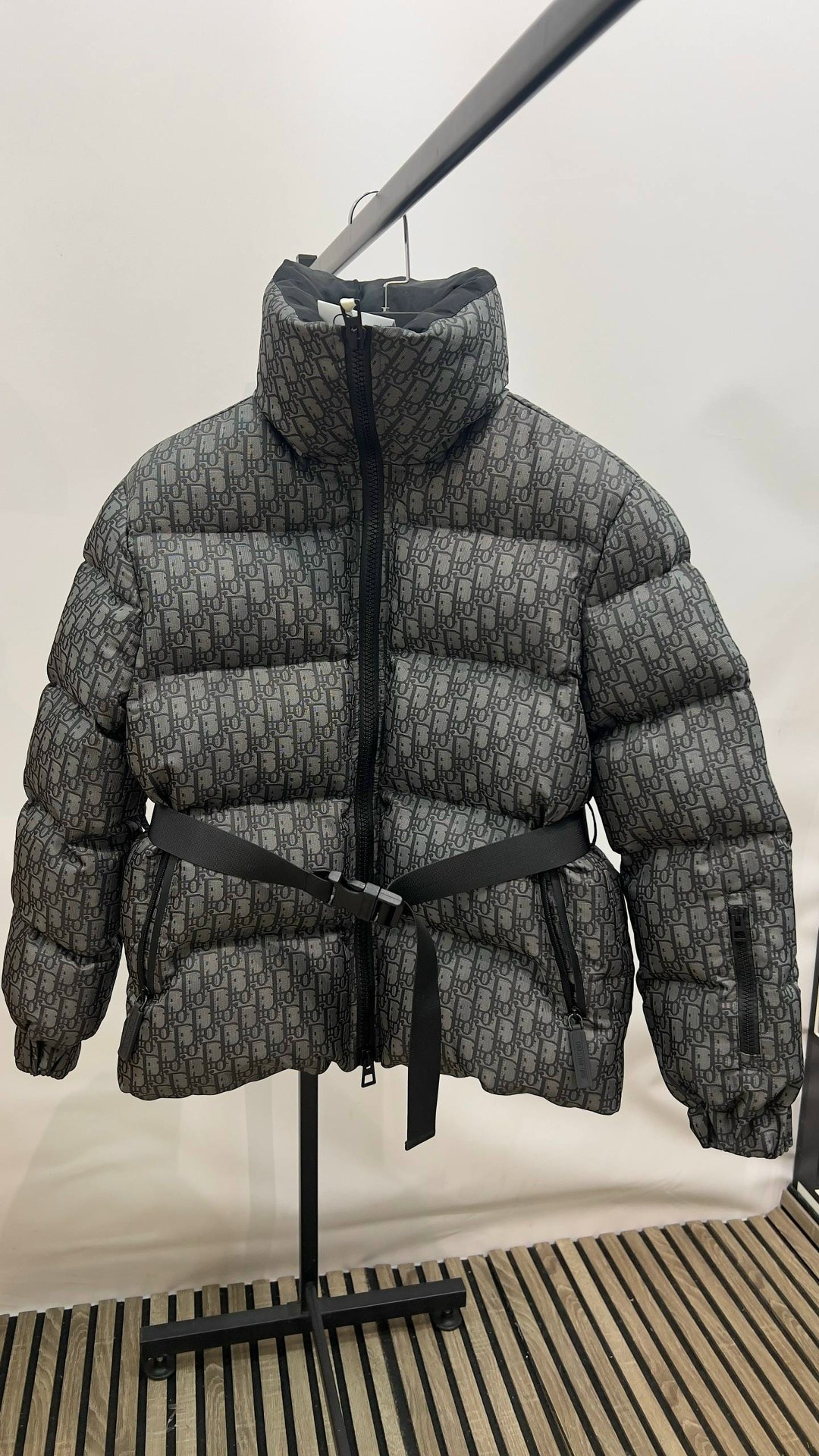 пуховик dior,куртка пуховик dior alps диор,куртка пуховик dior alps 22238,куртка dior,куртка диор