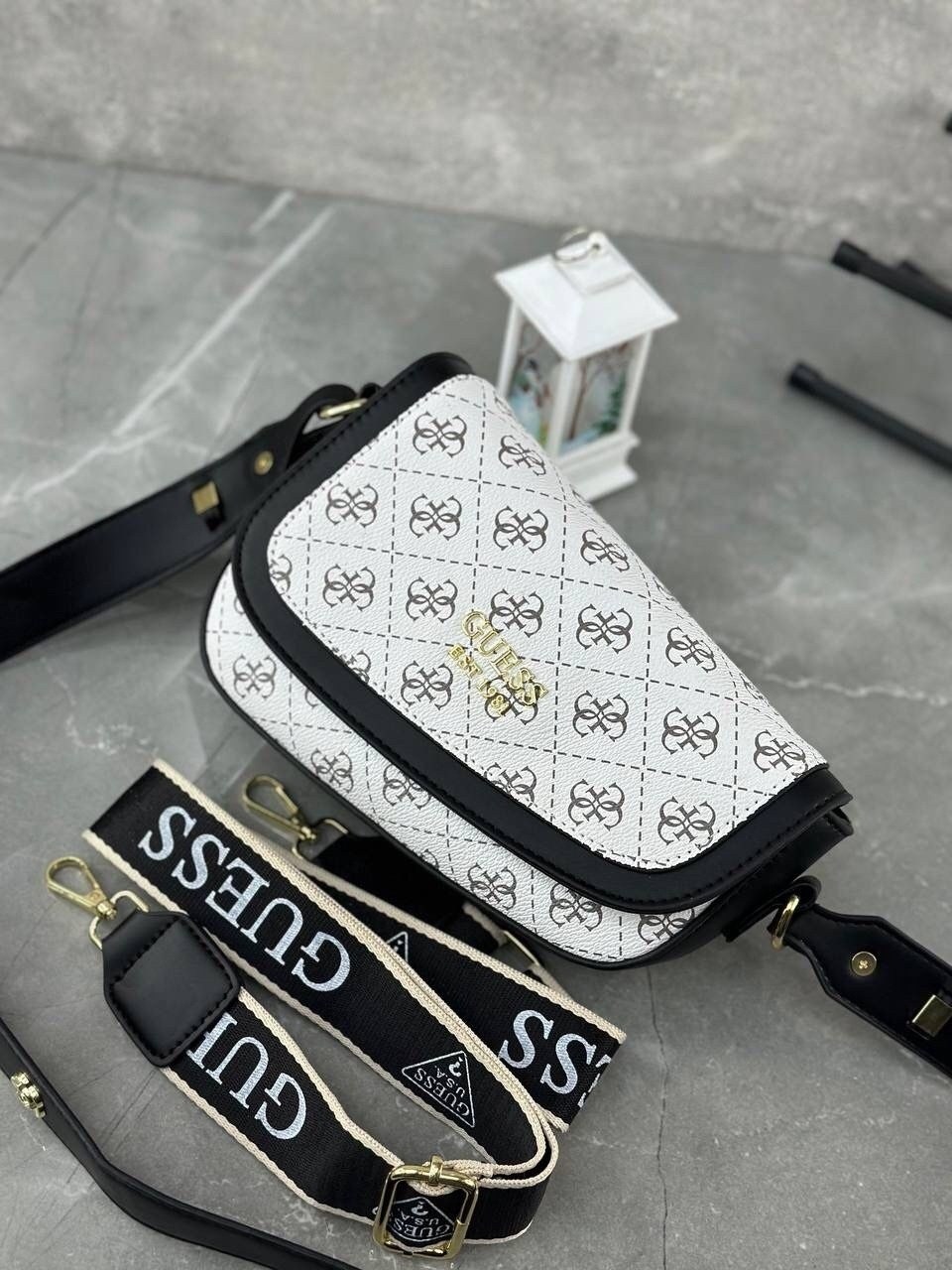 сумка женская guess,сумка седло guess,сумка guess,сумка на плечо кросс-боди guess,сумка guess женская через плечо