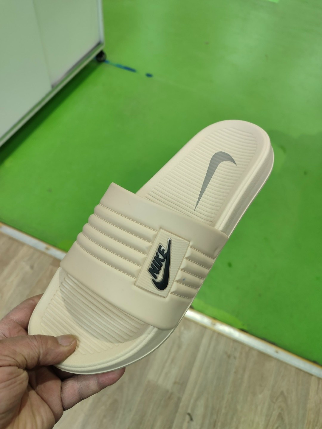 шлепки мужские,мужские шлепанцы,тапки мужские,найк мужские сандали шлепки,тапки найк акг