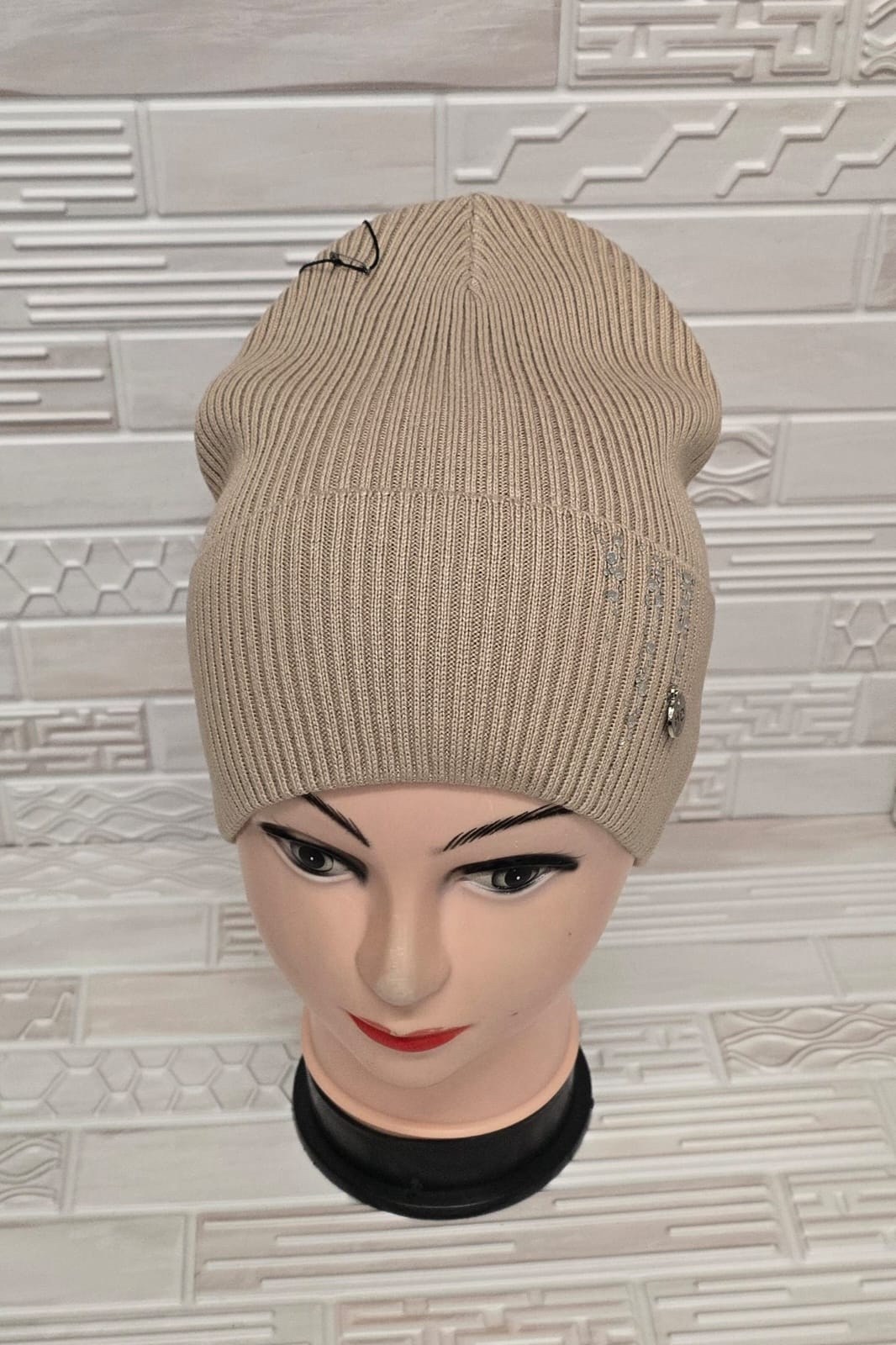 шапка женская,шапка,женские вязаные шапки,шапка стильная,демисезонная шапка