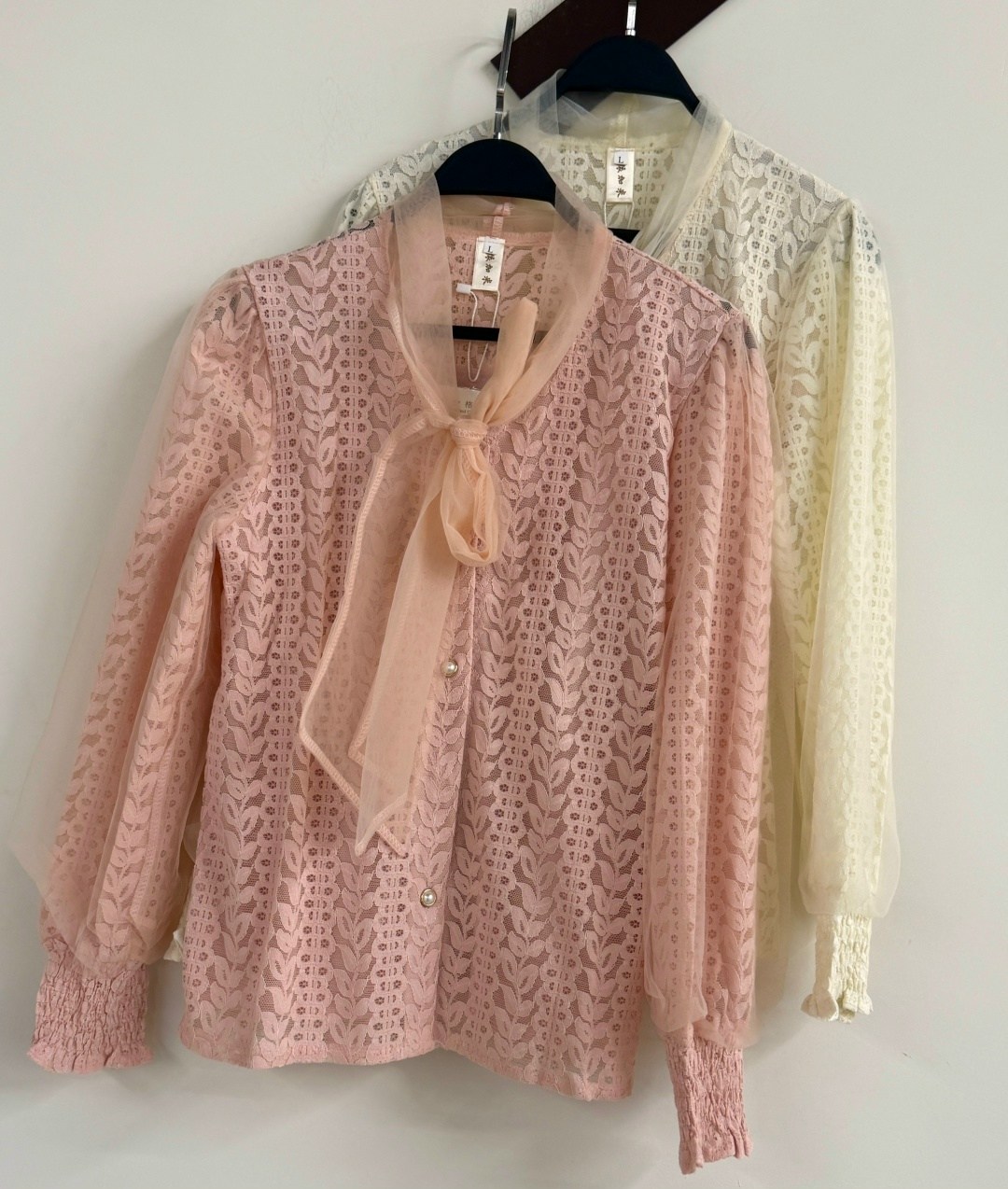 блузка офисная кружевная на пуговицах luce&ombra,кружевная блузка,ажурная блузка,женская блуза,блузка с бантом