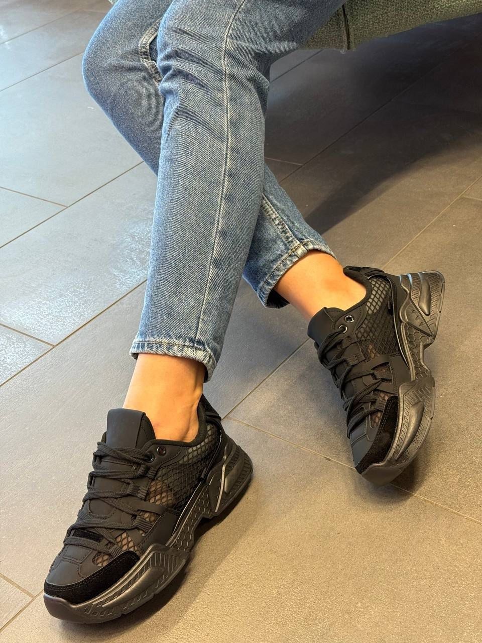 ,кроссовки женские,черные кроссовки,модные кроссовки,массивные кроссовки