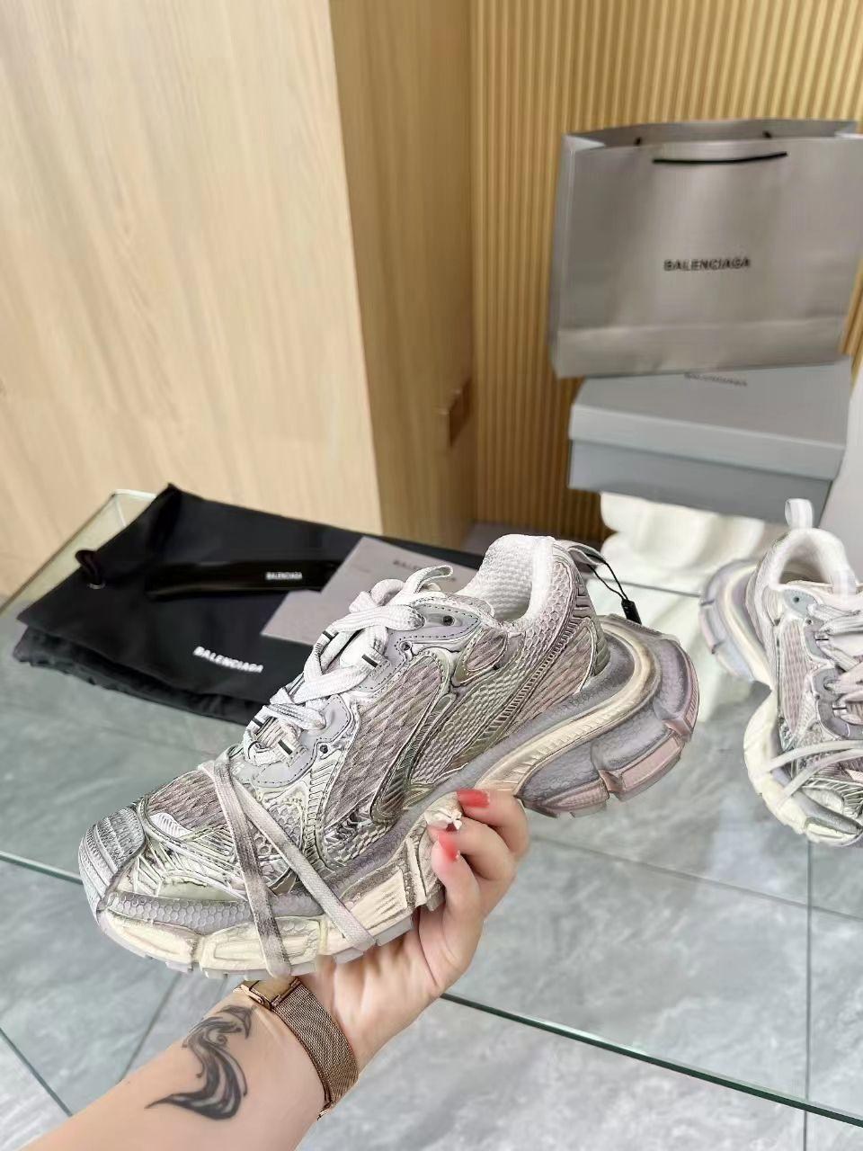 кроссовки баленсиага женские 2025,кроссовки женские balenciaga,balenciaga кроссовки,баленсиага кроссовки 2025,кроссовки баленсиага женские