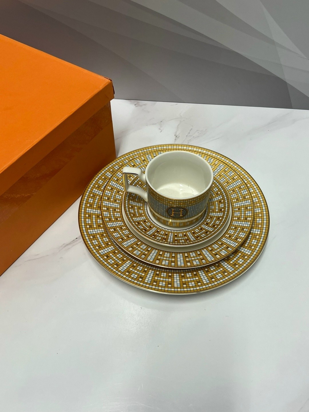 hermes mosaique au 24 gold,посуда версаче,сервиз столовые,hermes mosaique посуда platinum,тарелки версаче