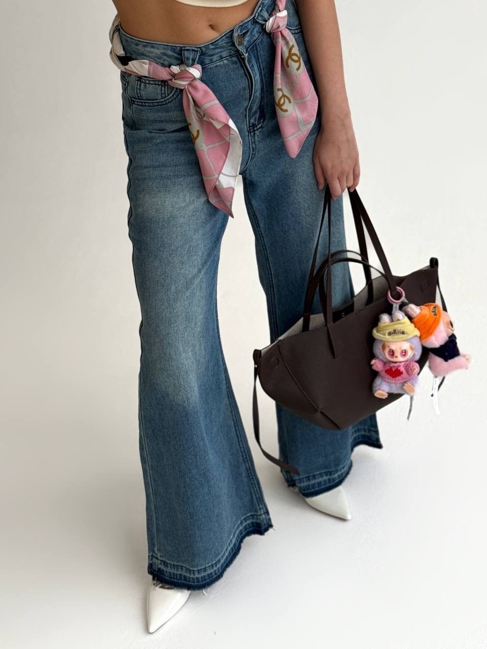 стильные джинсы,брюки джинсы,женские джинсы,одежда для женщин,футболки женская