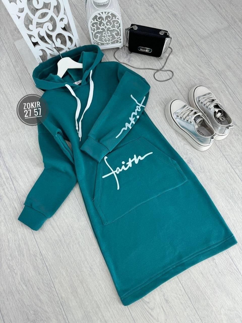 платье спортивное,трикотажное спортивное платье с капюшоном,женское платье спортивного стиля,стильное спортивное платье с капюшоном,платье спортивное трикотажное