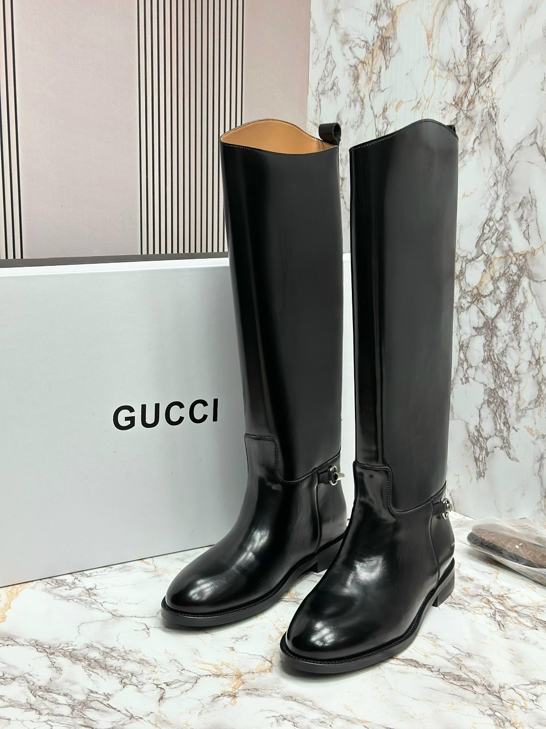 gucci сапоги,брендовые сапоги gucci женские кожаные на низком каблуке,женские осенние сапоги gucci черные кожаные,сапоги гуччи женские оригинал,сапоги gucci кожаные черные