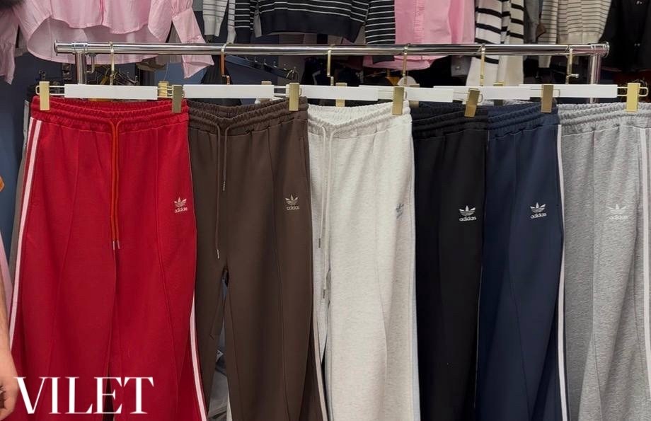 штаны спортивные широкие оверсайз с лампасами y2k,штаны спортивные брюки широкие с лампасами y2k,брюки спортивные adidas originals,спортивные брюки qweek в черную полоску,спортивные брюки широкие карг