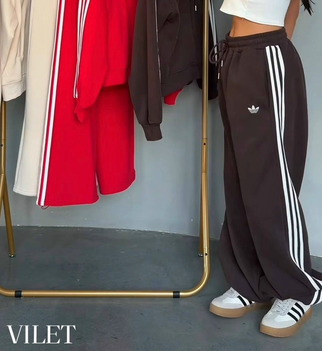 штаны спортивные широкие оверсайз с лампасами y2k,штаны спортивные брюки широкие с лампасами y2k,брюки спортивные adidas originals,спортивные брюки qweek в черную полоску,спортивные брюки широкие карг