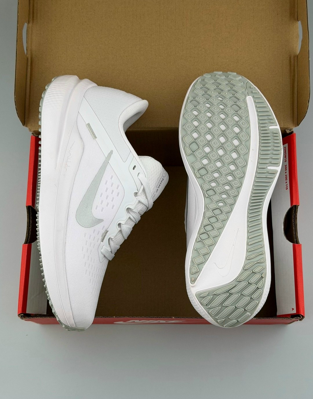 nike женские кроссовки,кроссовки nike,кроссовки nike wmns air zoom structure 25 'white metallic silver',женские беговые кроссовки nike,женские кроссовки