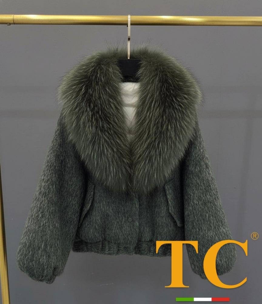 шубка из натурального меха чернобурки,пуховик с натуральным мехом,куртка с мехом,пуховик с натуральным мехом чернобурки,пуховик женский с натуральным мехом