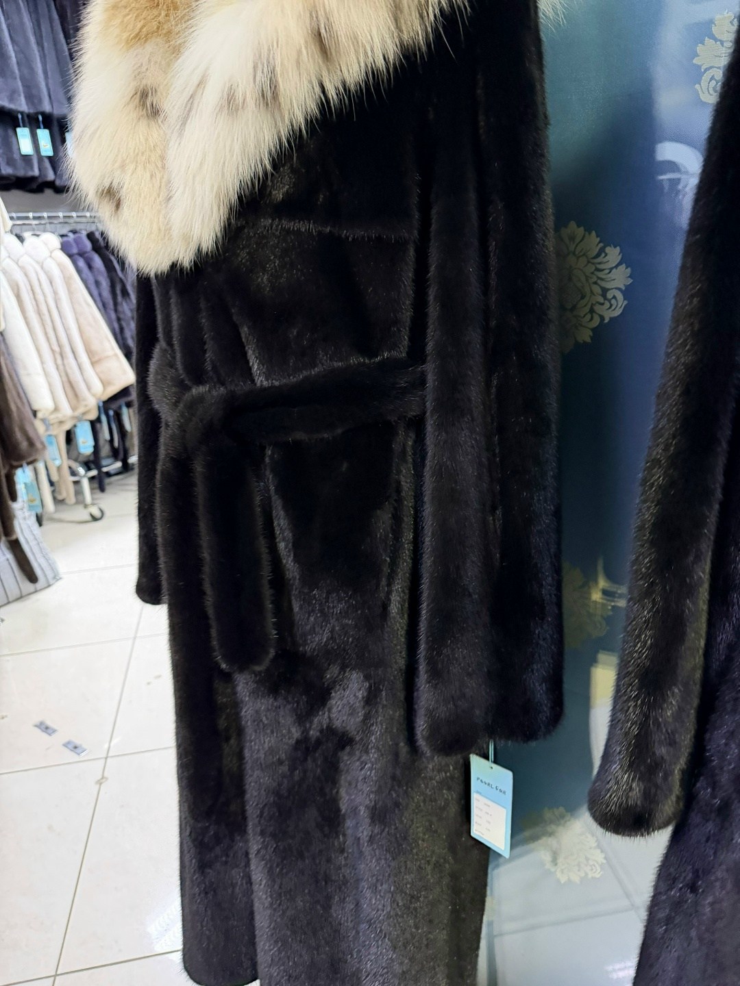 шубы блэкглама с капюшоном рысь,шуба норковая с рысью,шуба норковая с капюшоном с рысью,норковая шуба с капюшоном из рыси,шуба норковая блэкглама с рысью