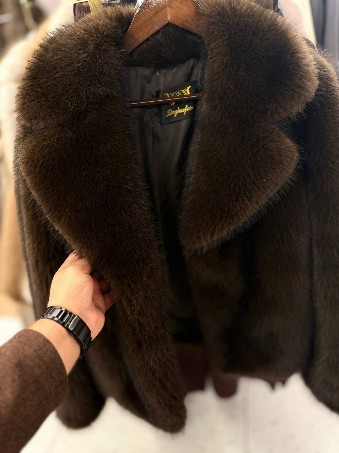 шуба искусственная,женская шуба,женская шуба из искусственного меха норки,элегантные шубы,пальто из искусственного меха