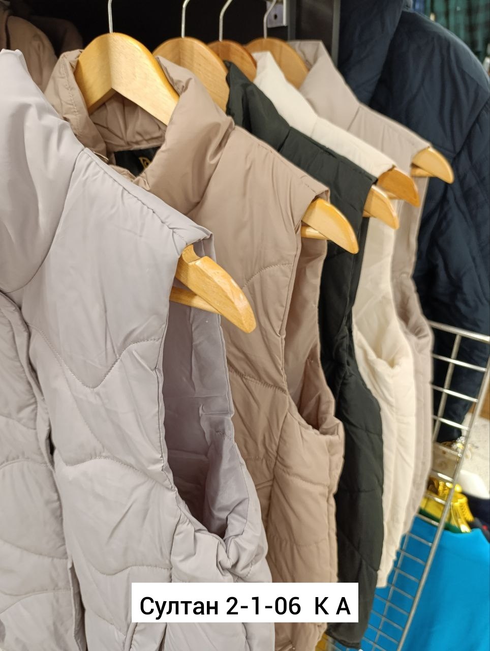 женская жилетка,жилет женский,жилет,жилет демисезонный,жилет женский утепленный стеганый безрукавка