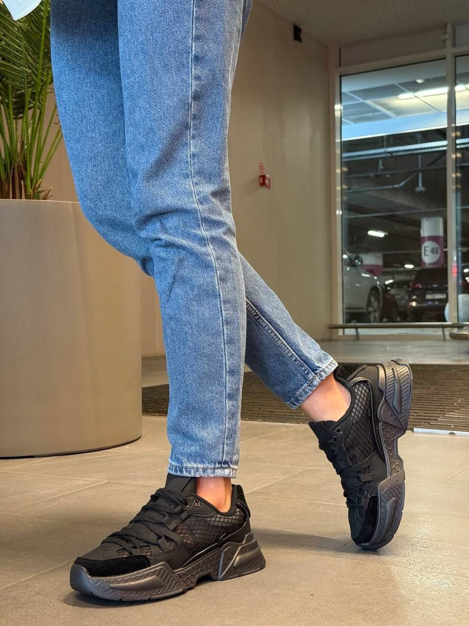 ,кроссовки женские,черные кроссовки,модные кроссовки,массивные кроссовки