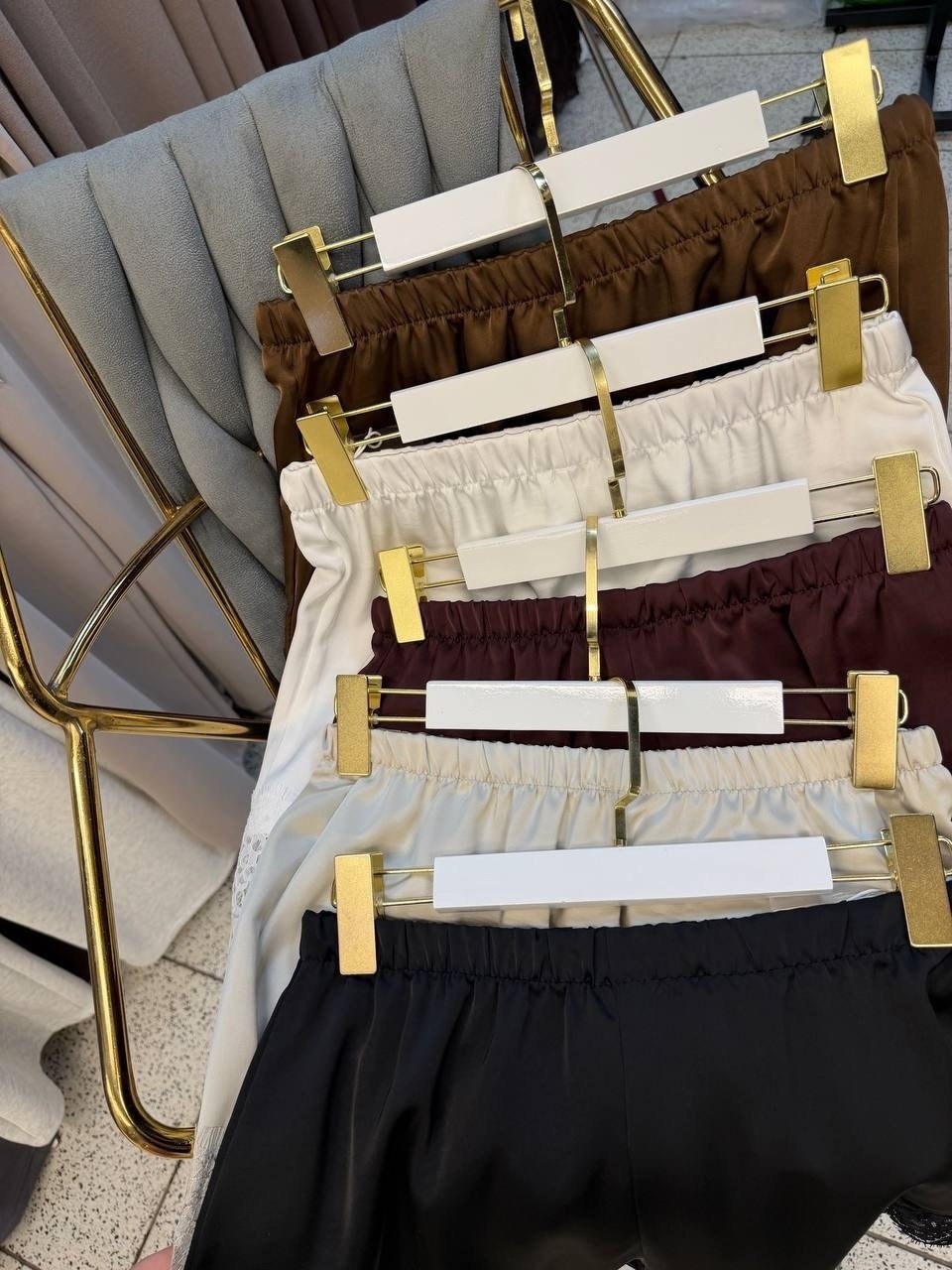 шелковые шорты,атласные шорты с кружевом,шорты кружевные,шорты с кружевом,шорты с оборками