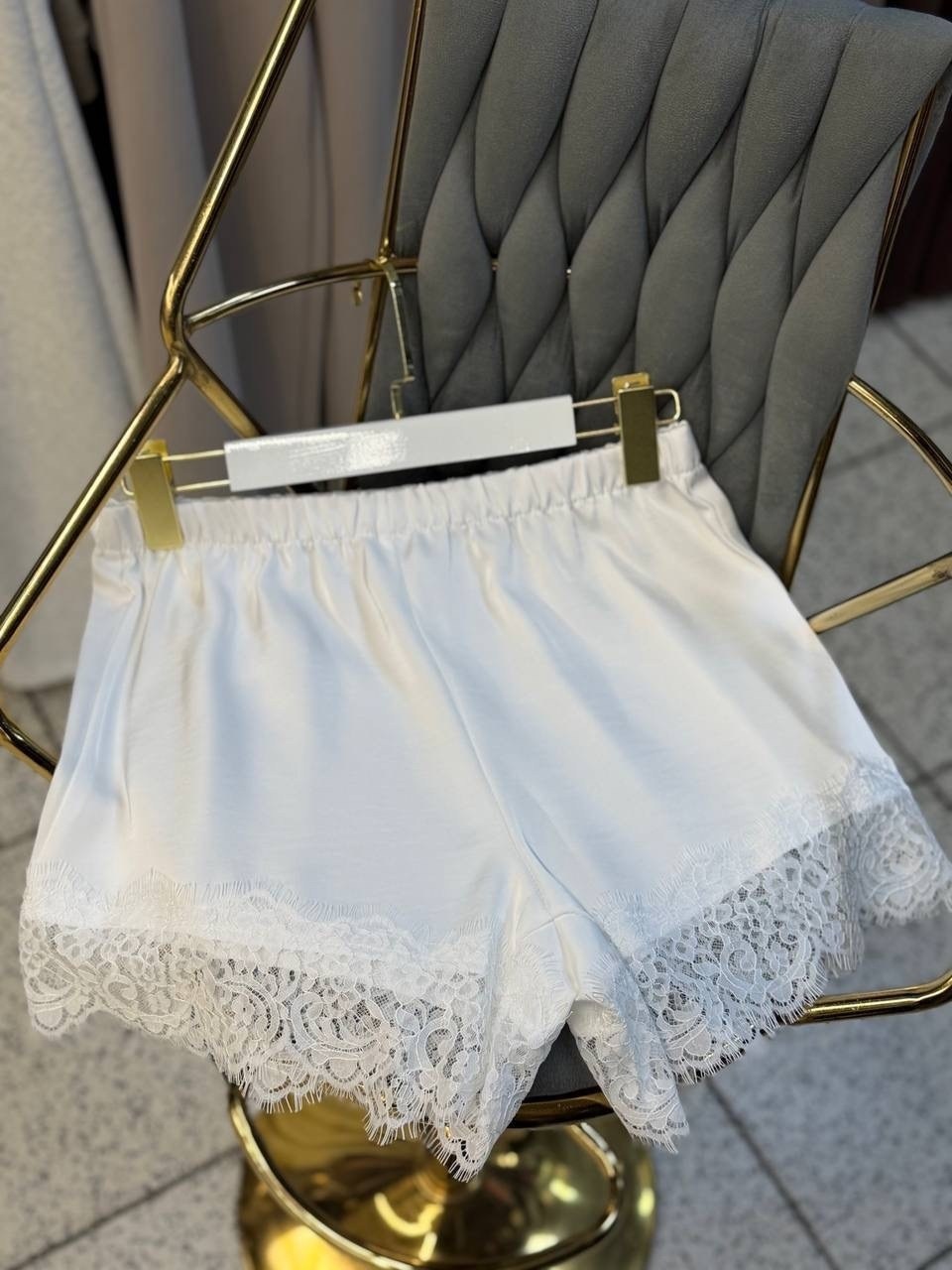 шелковые шорты,атласные шорты с кружевом,шорты кружевные,шорты с кружевом,шорты с оборками
