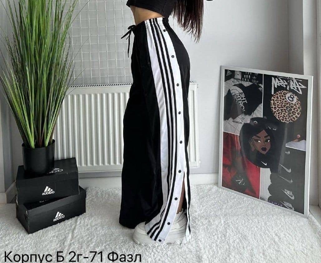 женская спортивная одежда широкие спортивные штаны с ломпасами,женские брюки черные,широкие спортивные штаны с ломпасами,штаны черные,штаны адидас широкие