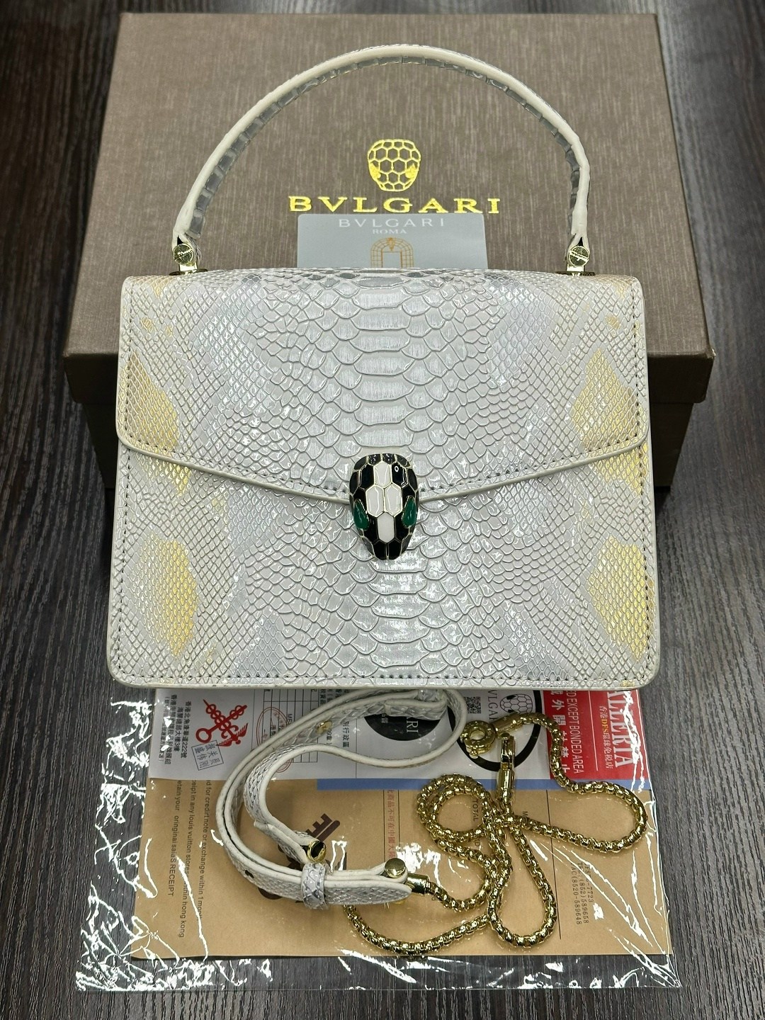 сумка bvlgari,булгари сумка,белая сумка булгари,женская кожаная сумка bvlgari serpenti forever mini белая,bvlgari сумка на плечо